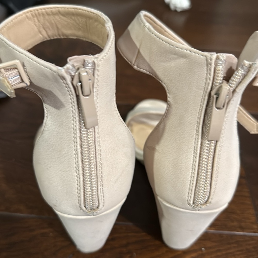 Beige Ankle Strap Heels 8 M - Picture 3 of 3